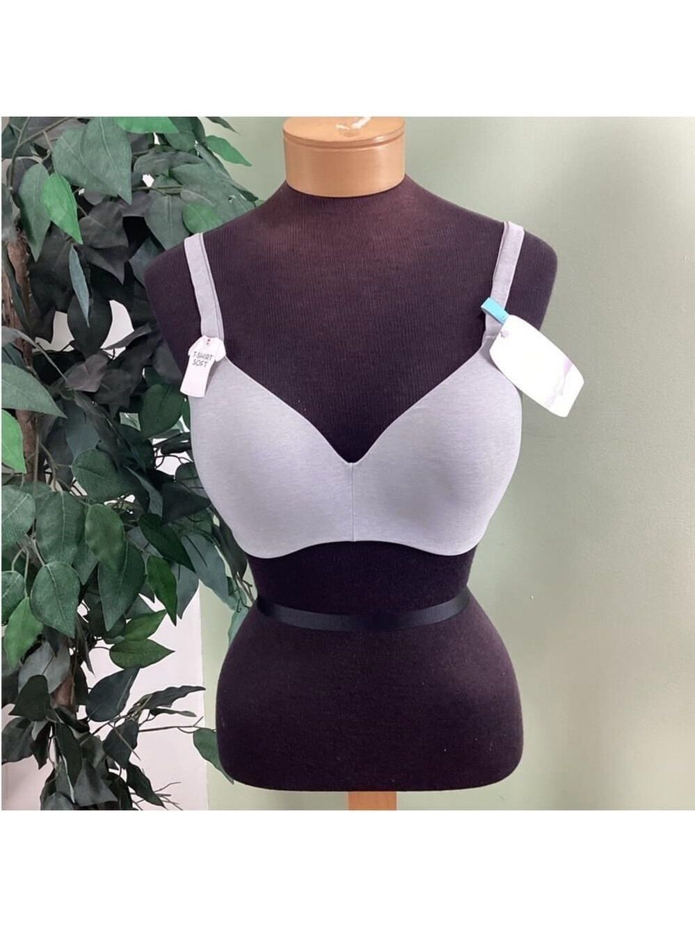 Hanes t shirt soft bra Woman’s size 38C gray marled back hook and eye closure